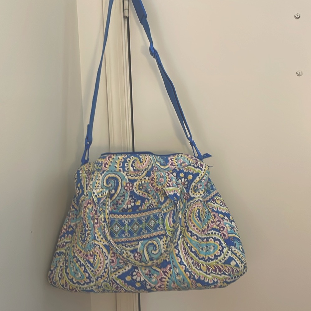 Vera Bradley 18 inch blue paisley overnight tote/travel bag w strap gently used